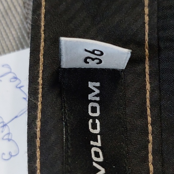 Volcom Shorts  Sz 36 NWOT    BUTTON MISSING - Picture 12 of 12